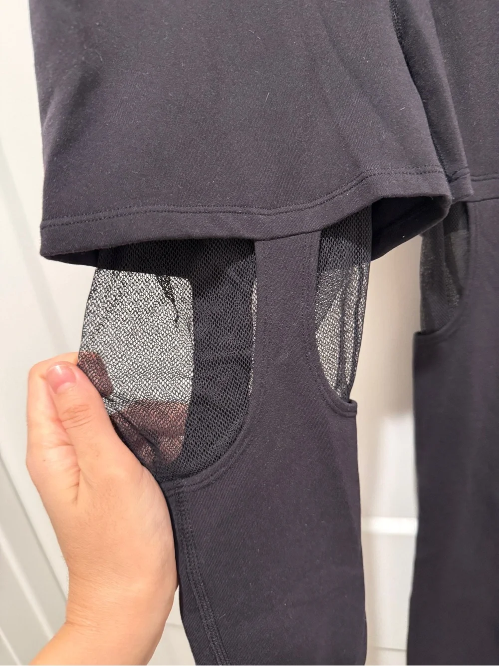 ALO Yoga Coast  Black Leggings with Mesh Knee Cutouts